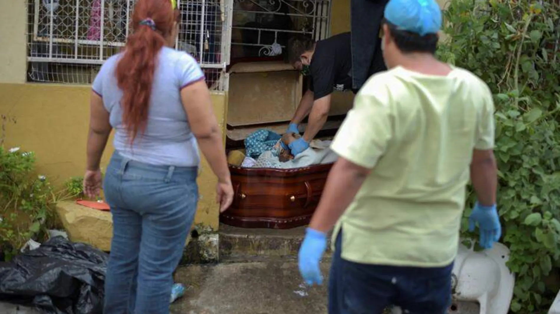 ecuador muertos covid-19 coronavirus cementerio reuters (7) (Copy)